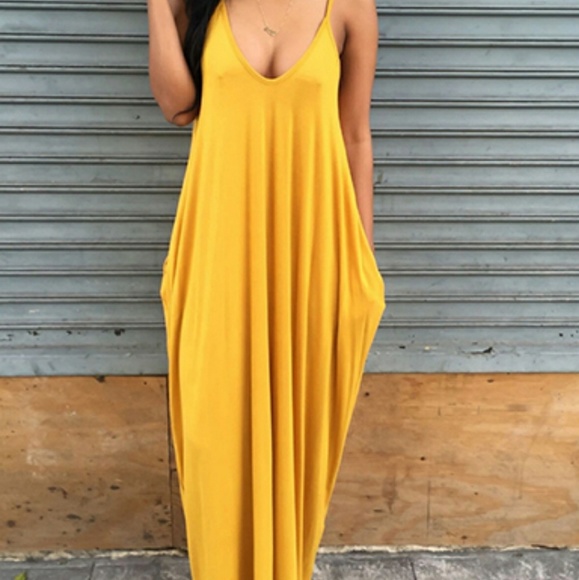 Dresses & Skirts - New Arrival! Long flowing maxi dress